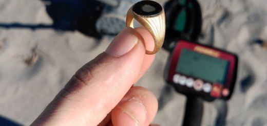 Gold ring discovered with Fisher F44
