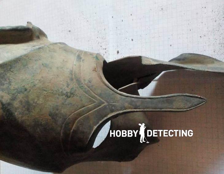 Old Hoplite helmet discoveret Garrett ACE 250 metal detector