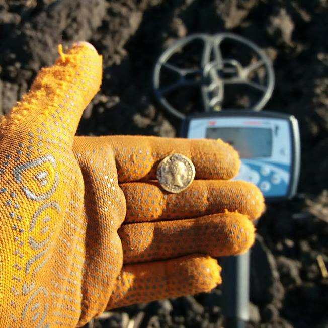 Roman gold coin find with Minelab X-Terra 705 and Nel Tornado