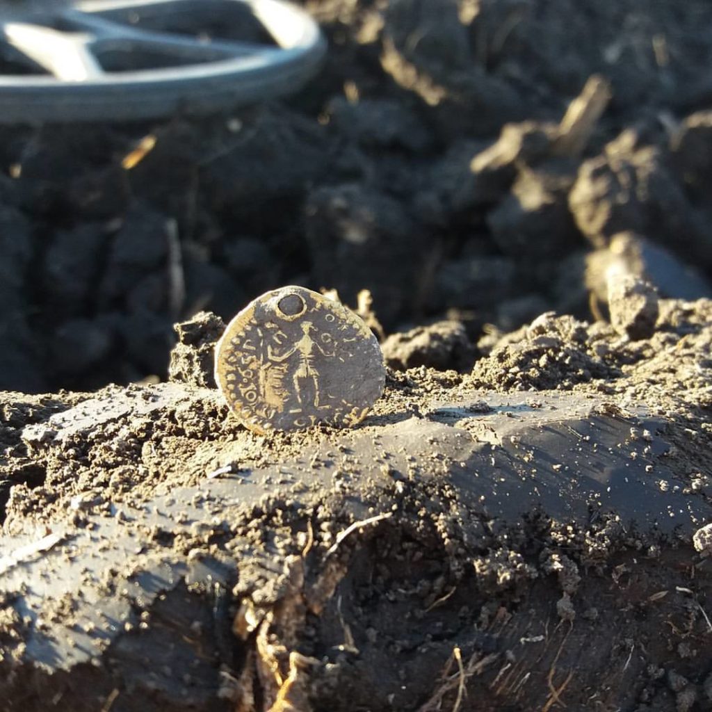 Roman gold coin find with Minelab X-Terra 705 and Nel Tornado