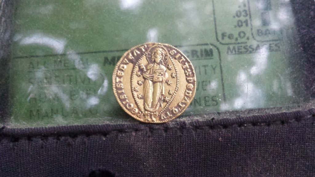 gold coin detected teknetics T2 15000 USD worth amazing find with metal detector