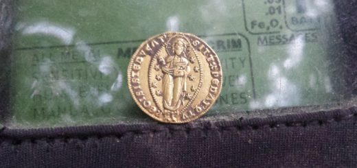 gold coin detected teknetics T2 15000 USD worth amazing find with metal detector