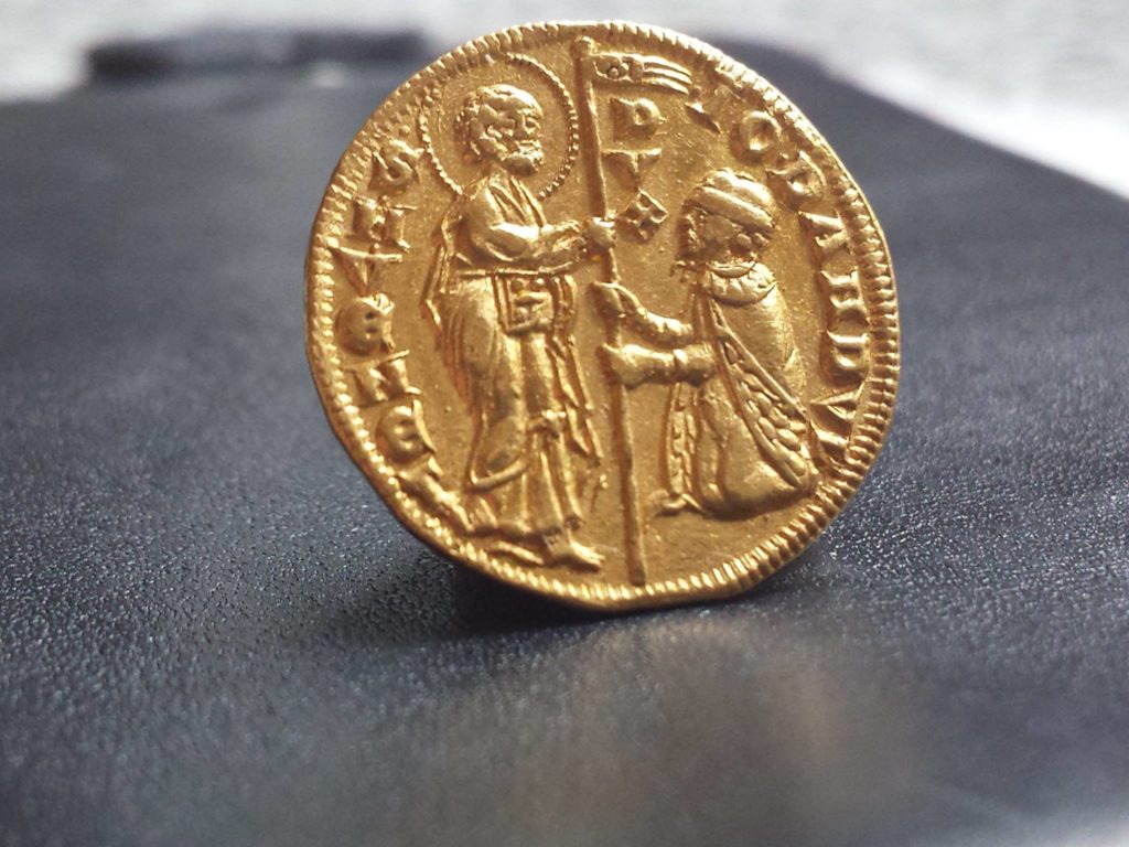 gold coin detected teknetics T2 15000 USD worth amazing find with metal detector