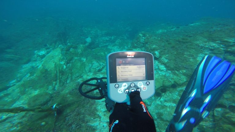 Minelab CTX 3030 ground and underwater detector Minelab