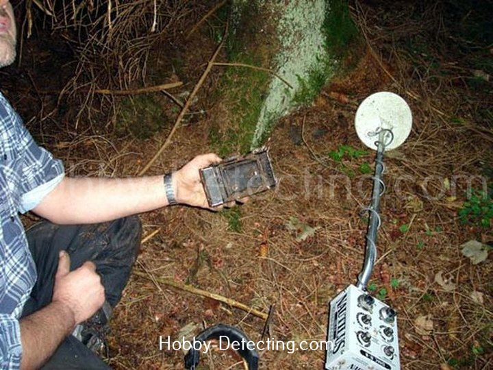 When detectorists found US Soldier and his photo camera of WW2 era (result and photos!+)